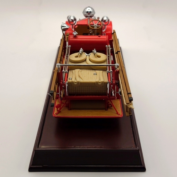1990 Franklin Mint 1922 Ahrens-Fox R-K-4 model fire engine, wood display stand - Picture 10 of 16